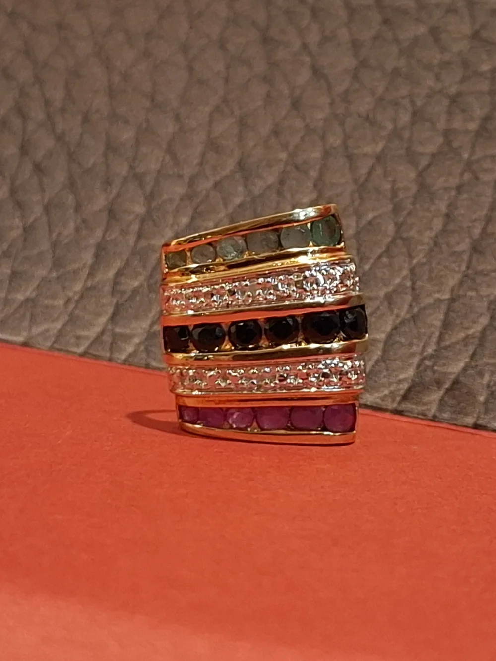 BEAUTIFUL YELLOW GOLD GEMSTONES PENDANT